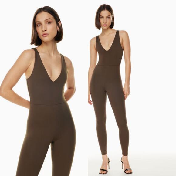 Aritzia Babaton Contour V-Neck Jumpsuit in‎ Nude Beige Small Kim K Kardashian - Picture 1 of 5